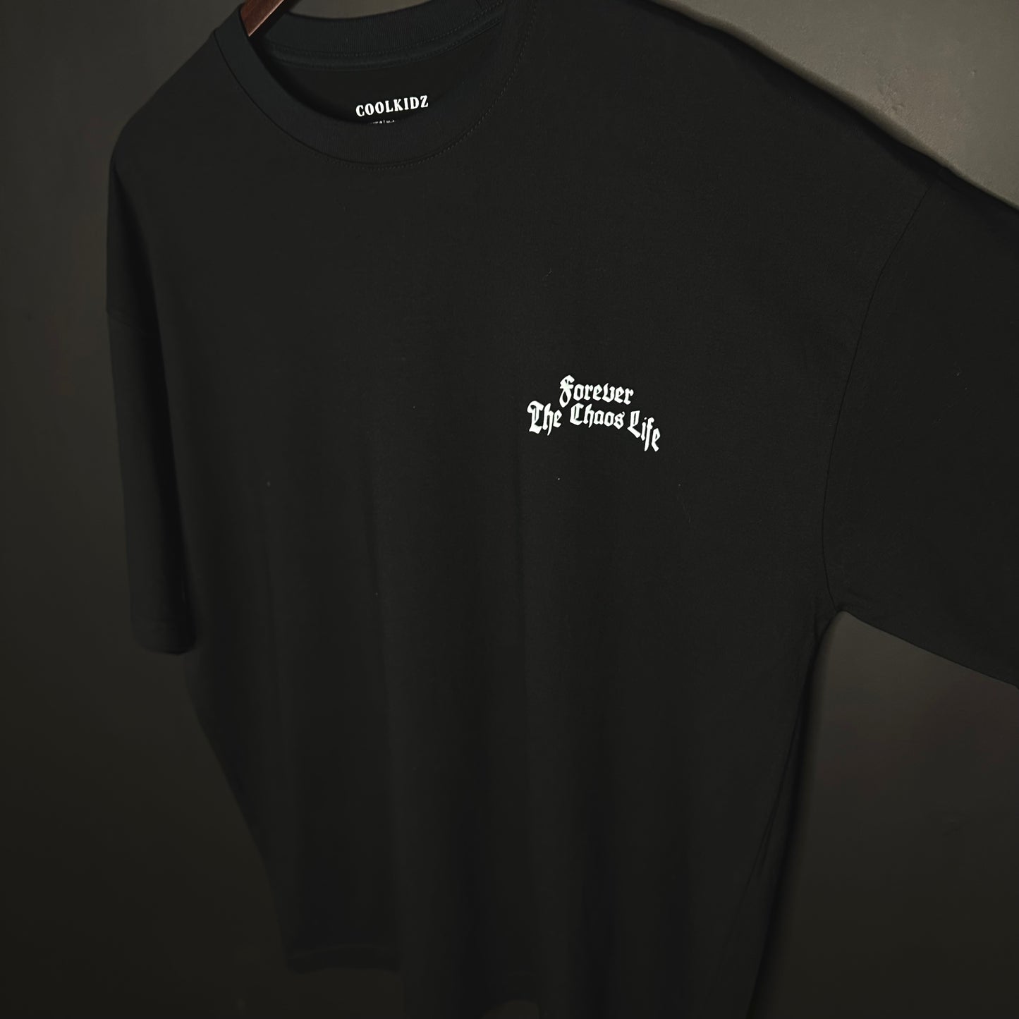 Remera oversize negra "Choos life"