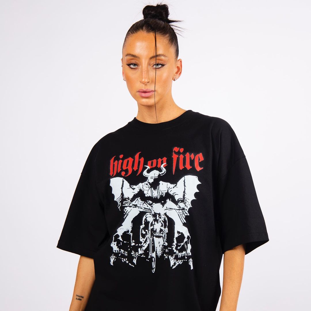 Remera oversize negra "HIGH ON FIRE"